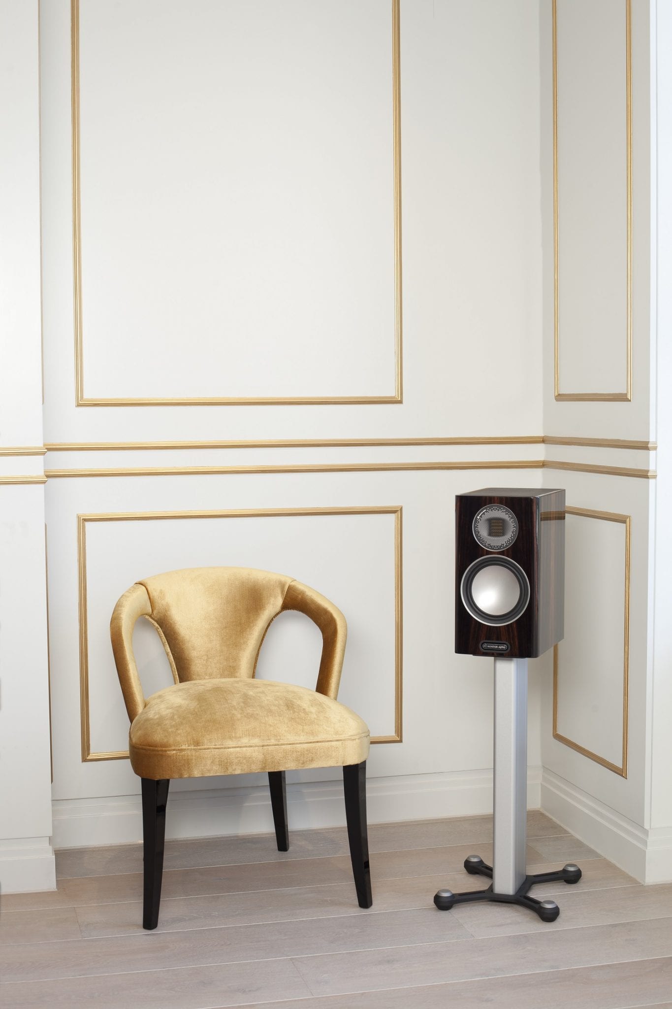 Monitor Audio Gold 100 5G ebony - lifestyle - Boekenplank speaker