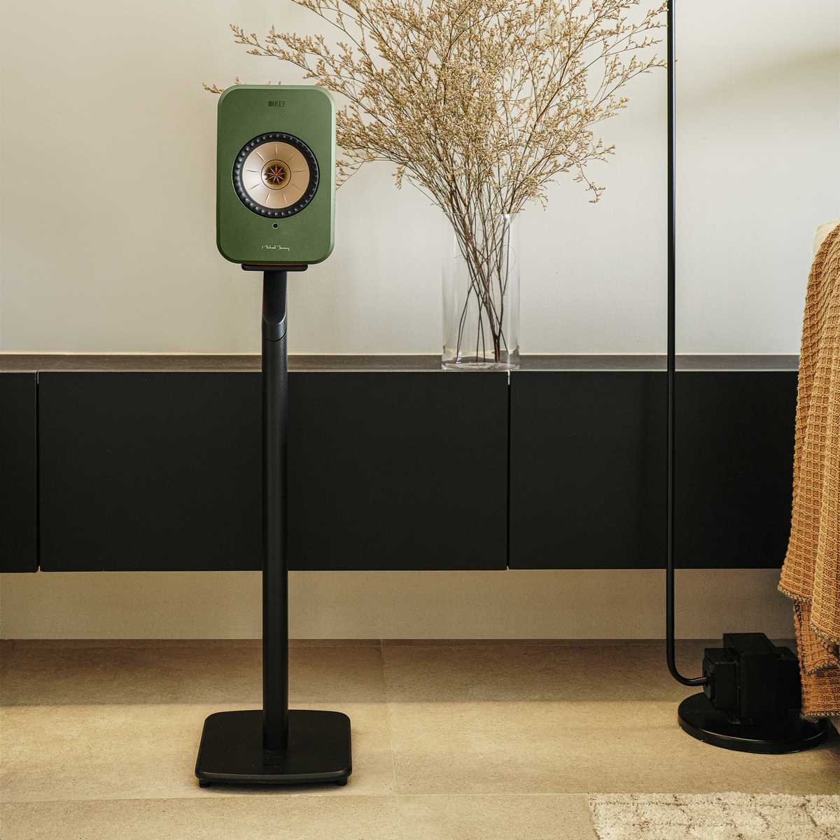 KEF LSX II olive green - lifestyle - Actieve speaker