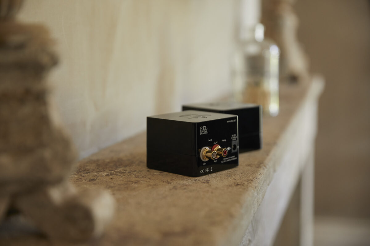 REL HT-Air mkII Wireless - lifestyle - Speaker accessoire